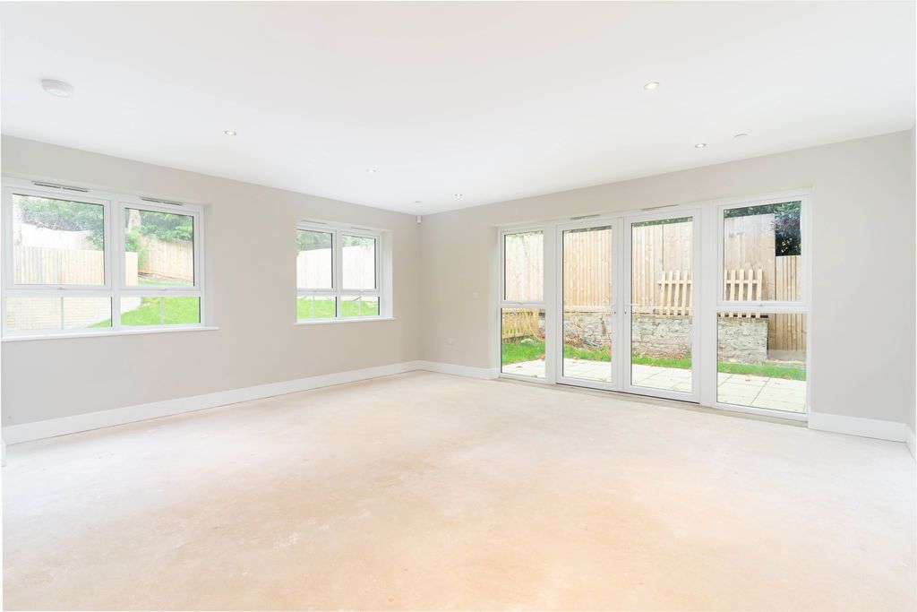 Property photo 1 of 11 Photo 9