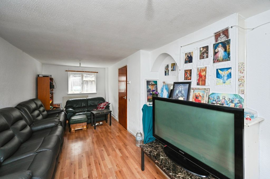 Property photo 3 of 16 Photo