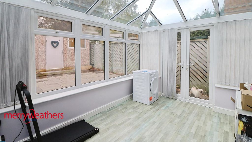 Property photo 3 of 14 Conservatory