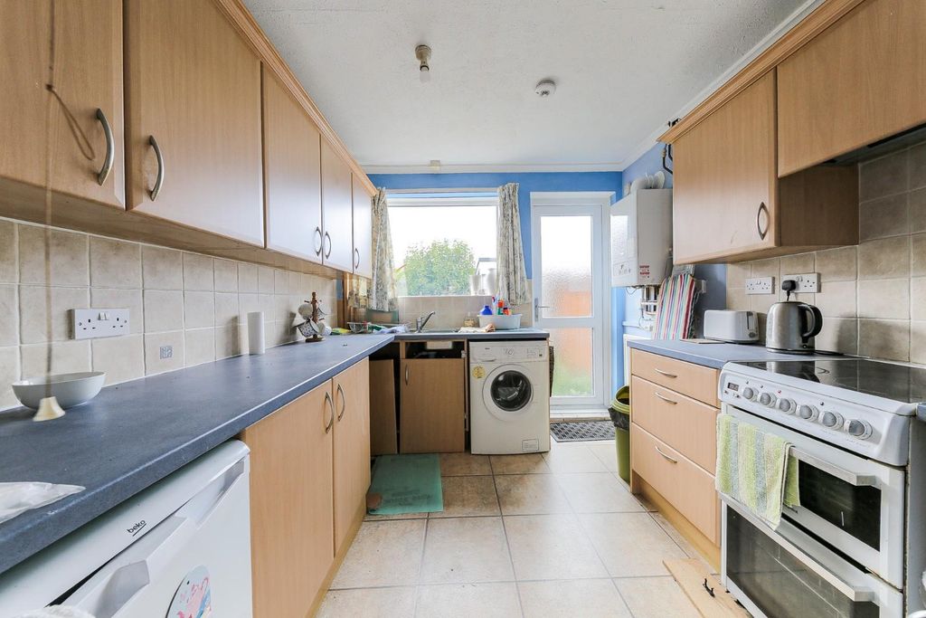 Property photo 3 of 14 Kitchen