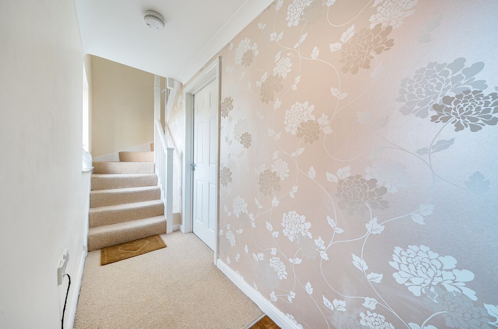 Property photo 2 of 18 1431457-14-69Bd7B...