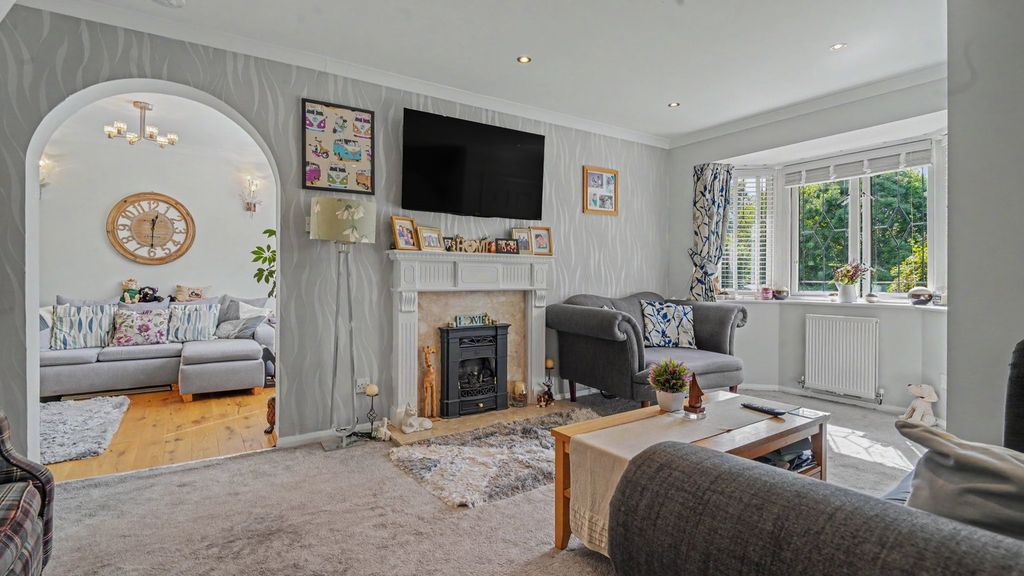 Property photo 2 of 18