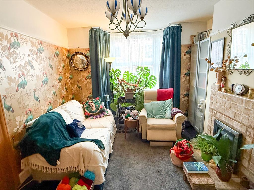 Property photo 2 of 15 Sitting Room