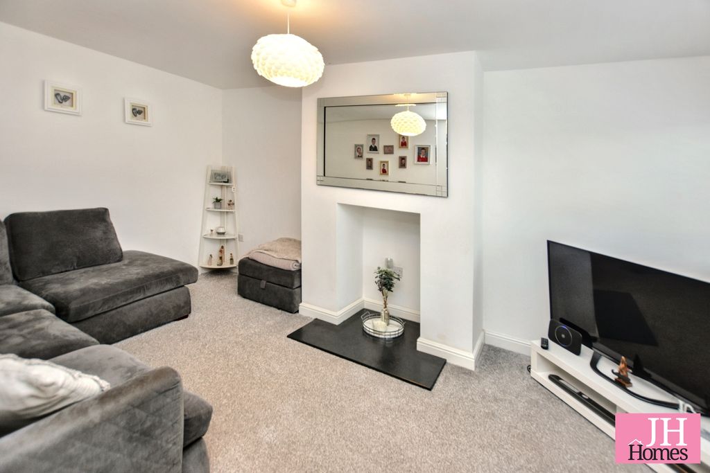 Property photo 3 of 25