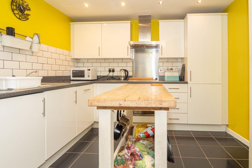 Property photo 2 of 16 Kitchen