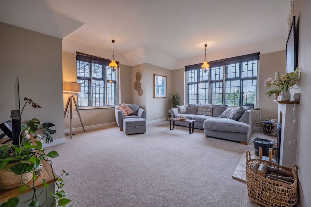 Property photo 3 of 19