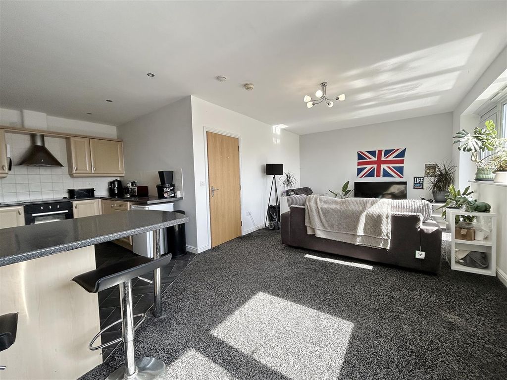 Property photo 2 of 12 Open Plan
