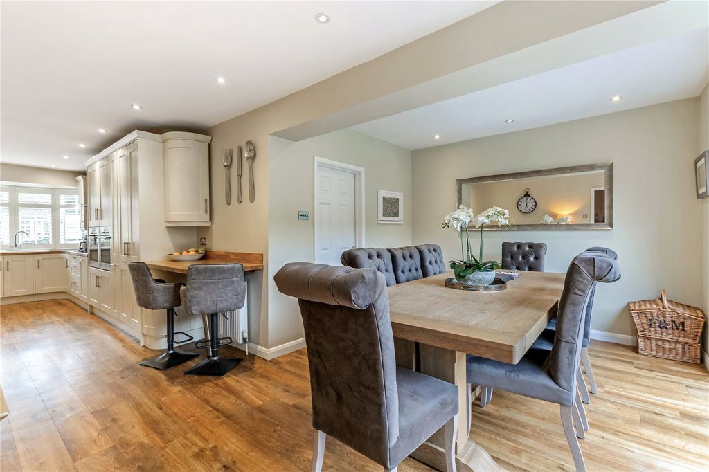 Property photo 3 of 16 Kitchen/Dining