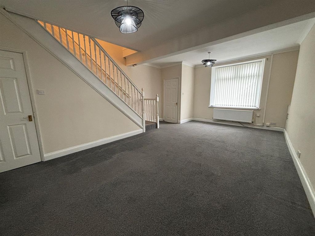 Property photo 2 of 24 34 Balaclava Road (17).Jpeg