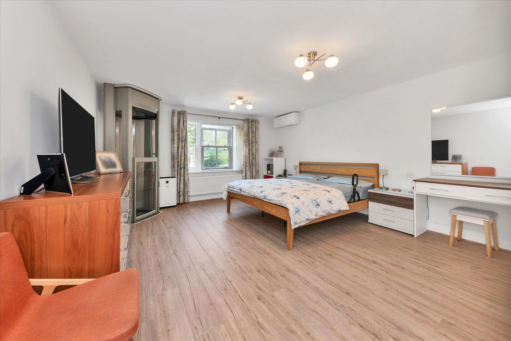 Additional image 15 of 6 bed detached house for saleKings Mill Lane, Great Shelford, Cambridge, Cambridgeshire CB22