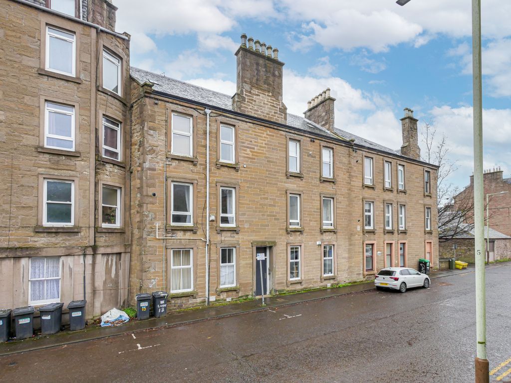 Property photo 1 of 10 Front