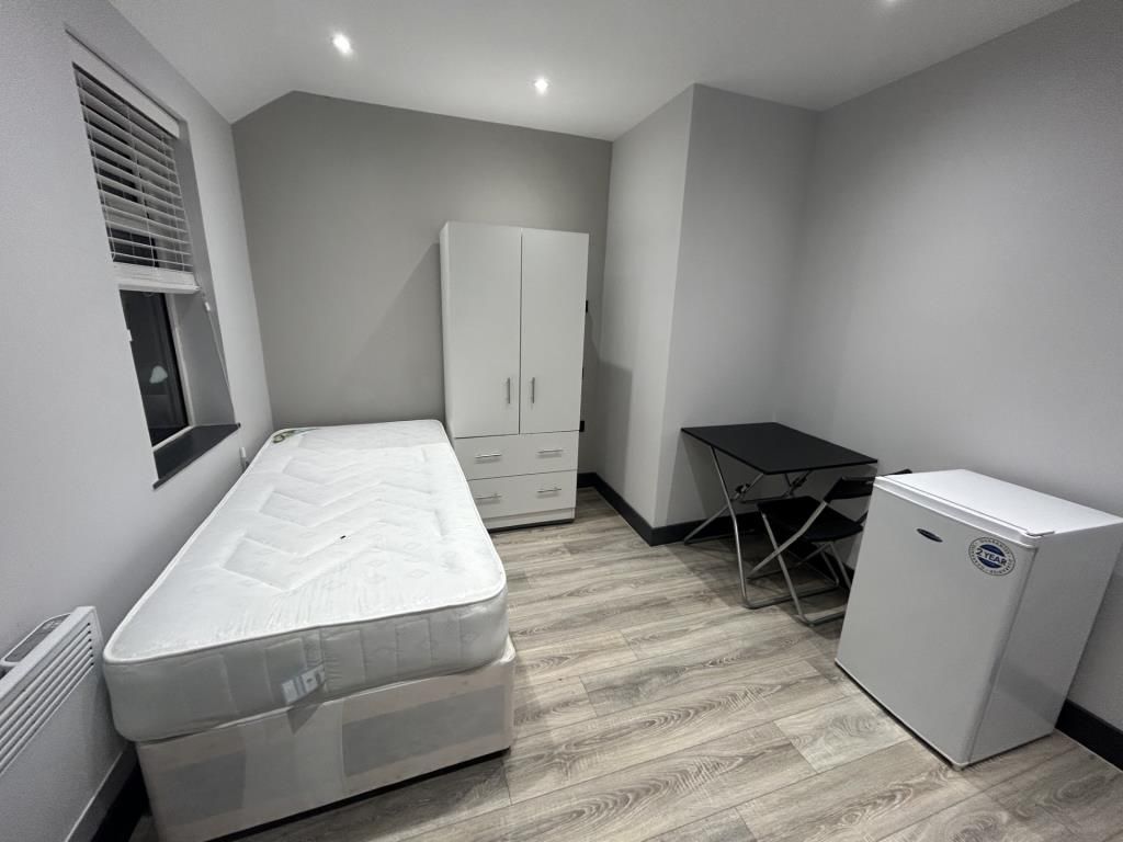 Property photo 1 of 2 Main Room