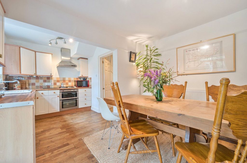Property photo 2 of 11 Kitchen