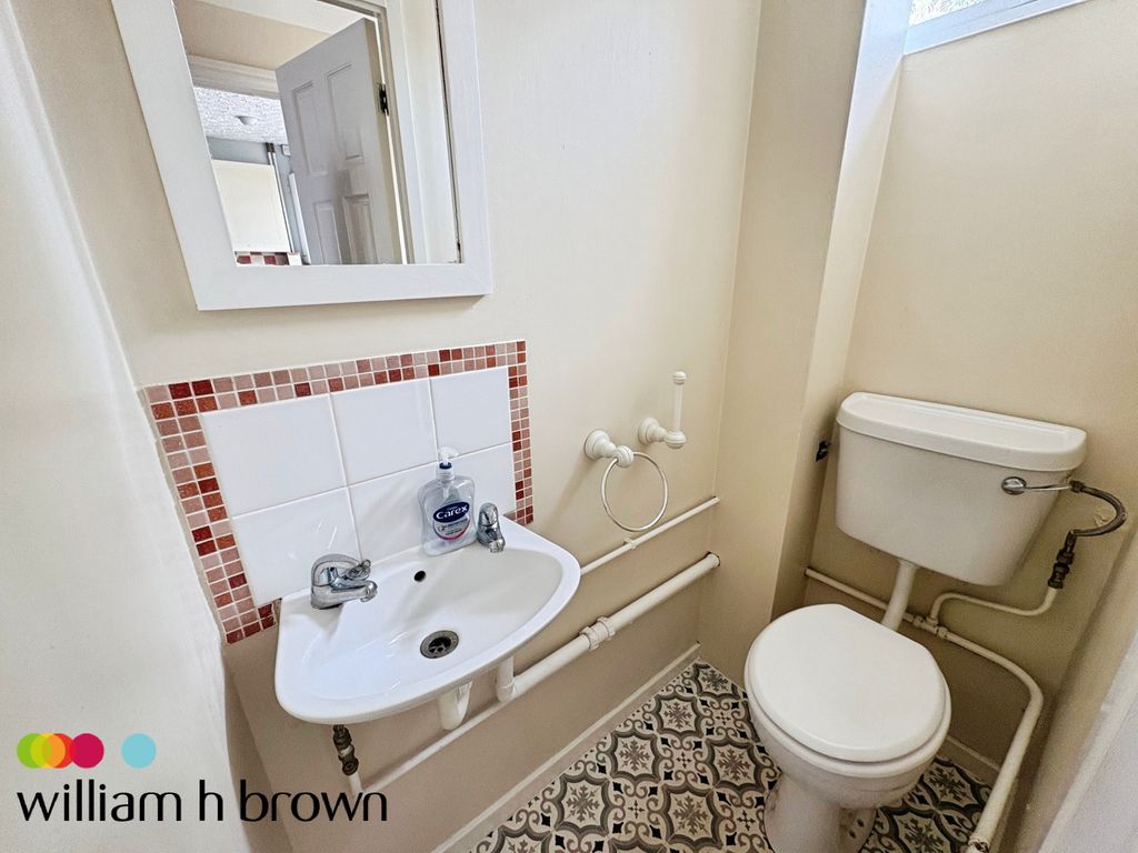 Property photo 3 of 11 Bathroom