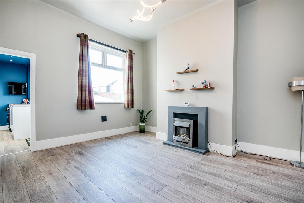 Property photo 3 of 20 Dining Room