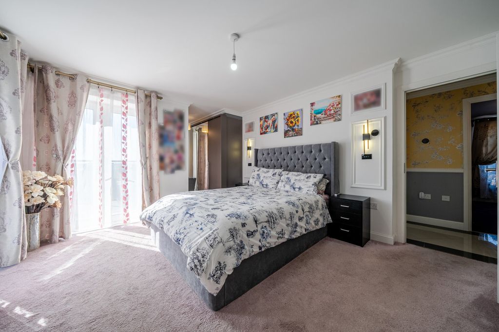 Additional image 6 of 2 bed flat for saleOakes Crescent, Dartford, Kent DA1