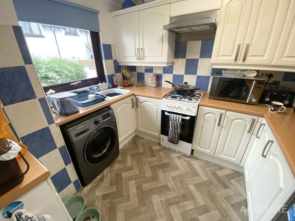 Property photo 3 of 16 Kitchen