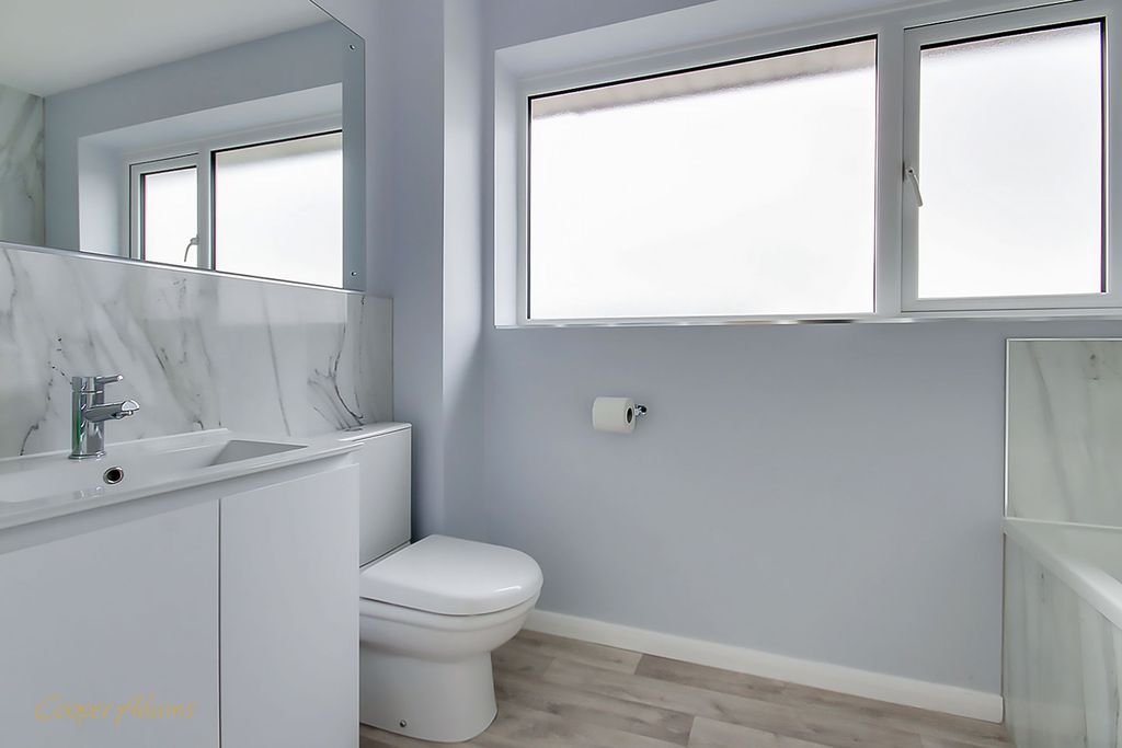 Property photo 3 of 15 Bathroom