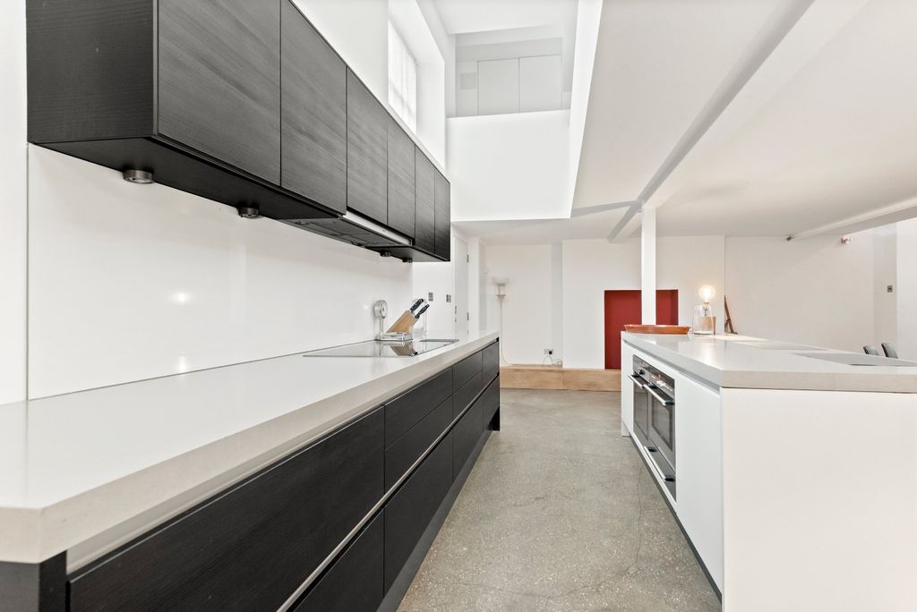 Property photo 3 of 24