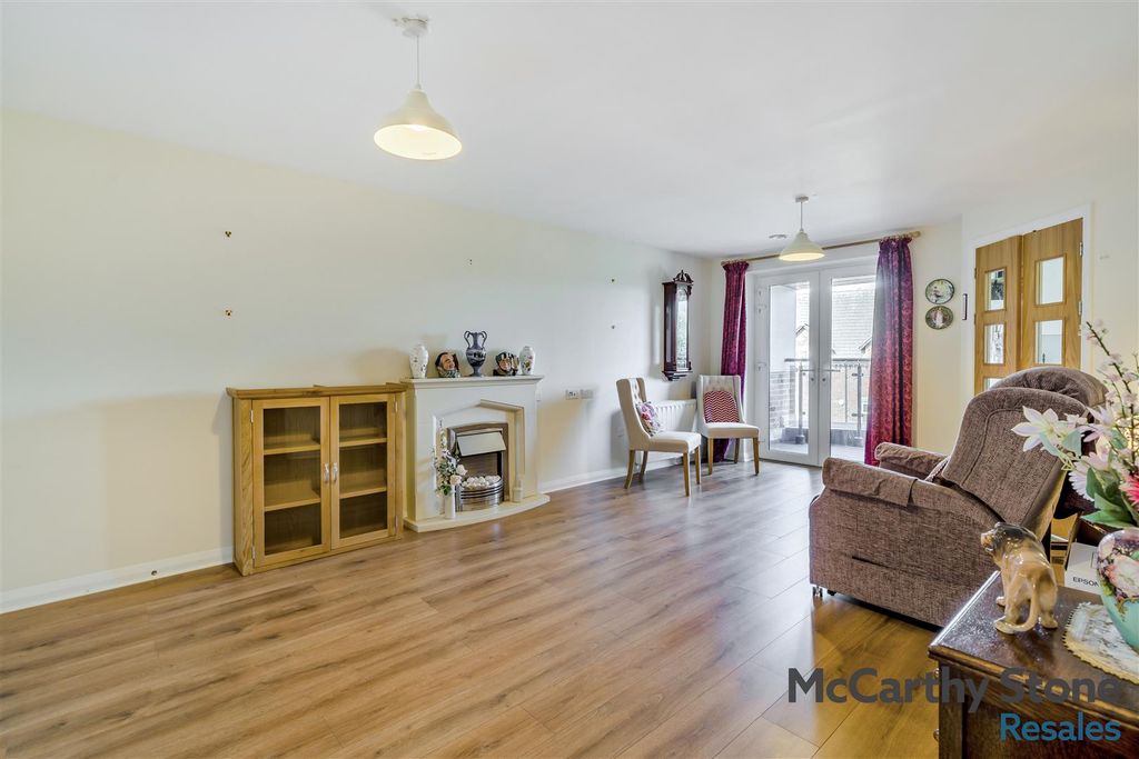 Property photo 3 of 39 8681532-Interior13.Jpg