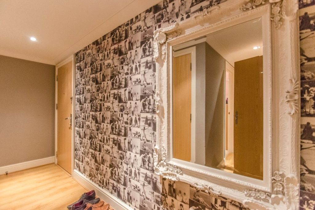 Property photo 3 of 10 Entrance Hall