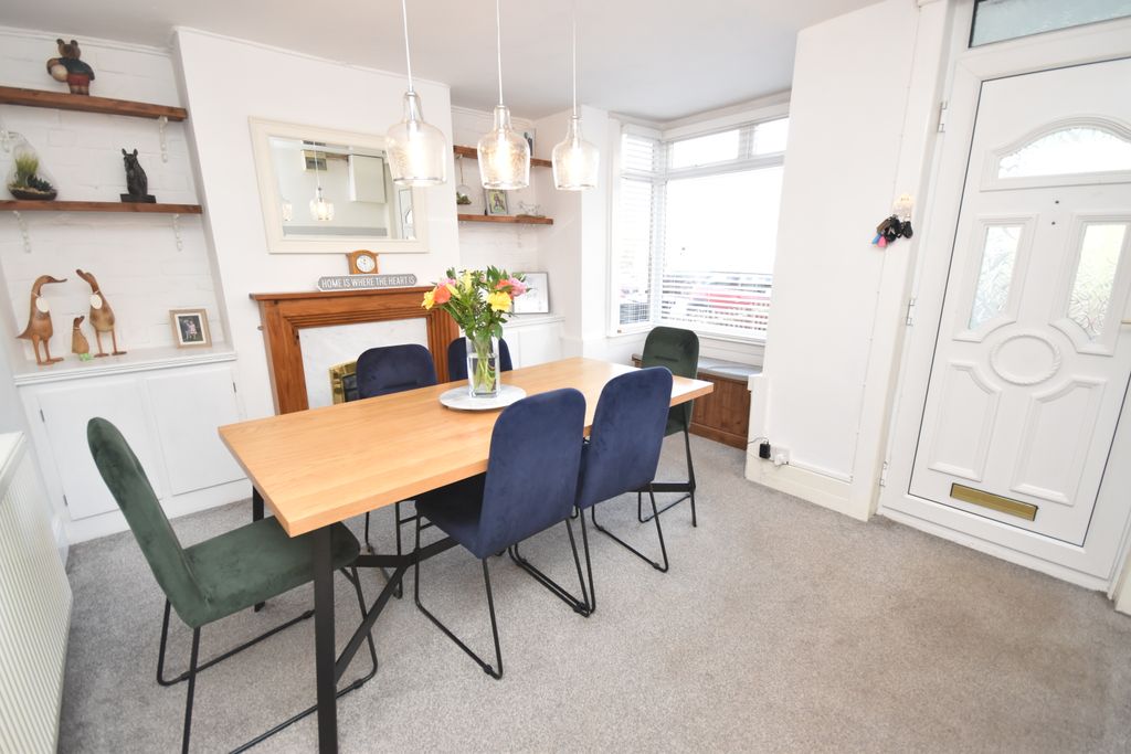 Property photo 3 of 17 Dining Room