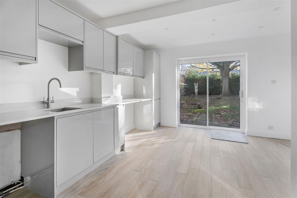 Property photo 3 of 18 27_66690.Jpg