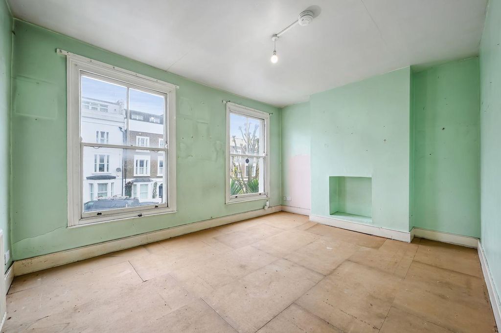 Property photo 2 of 10 Living Room