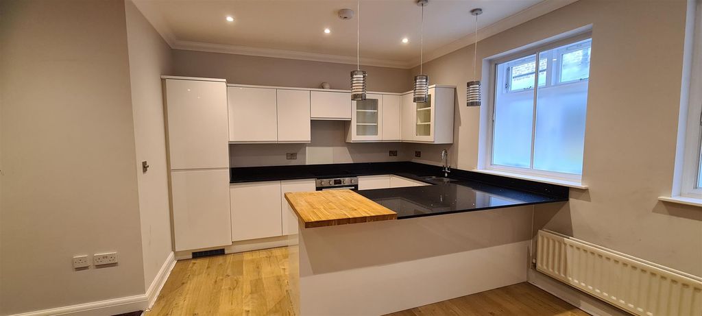 Property photo 3 of 12 Kitchen