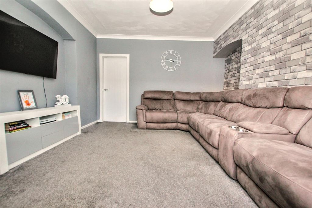 Property photo 3 of 12 3- Lounge.Jpg