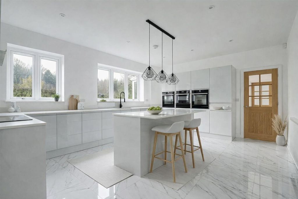 Property photo 3 of 44