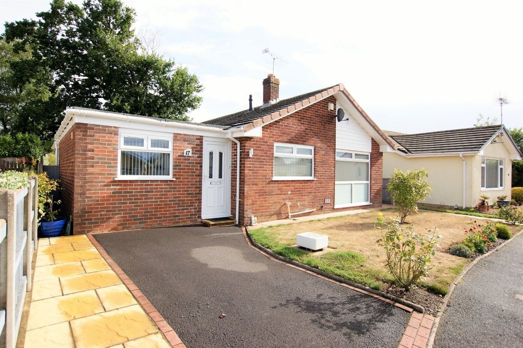 2 bed bungalow for sale Corfe Mullen