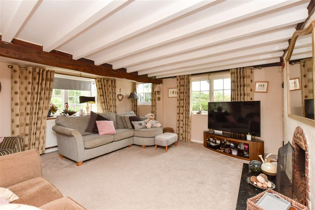 Property photo 3 of 14 Lounge