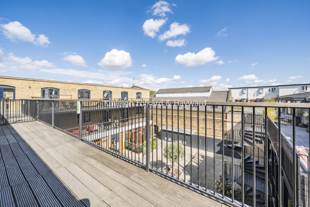 Property photo 2 of 12 7862747d-65B4-466E-8