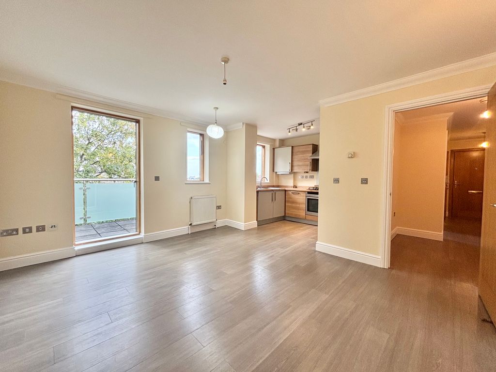Property photo 1 of 8 Img_3931
