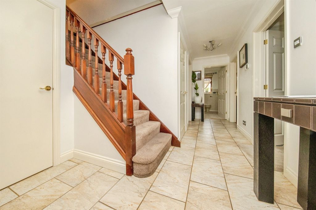 Property photo 2 of 26