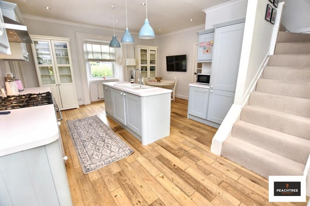 Property photo 3 of 37 Kitchen