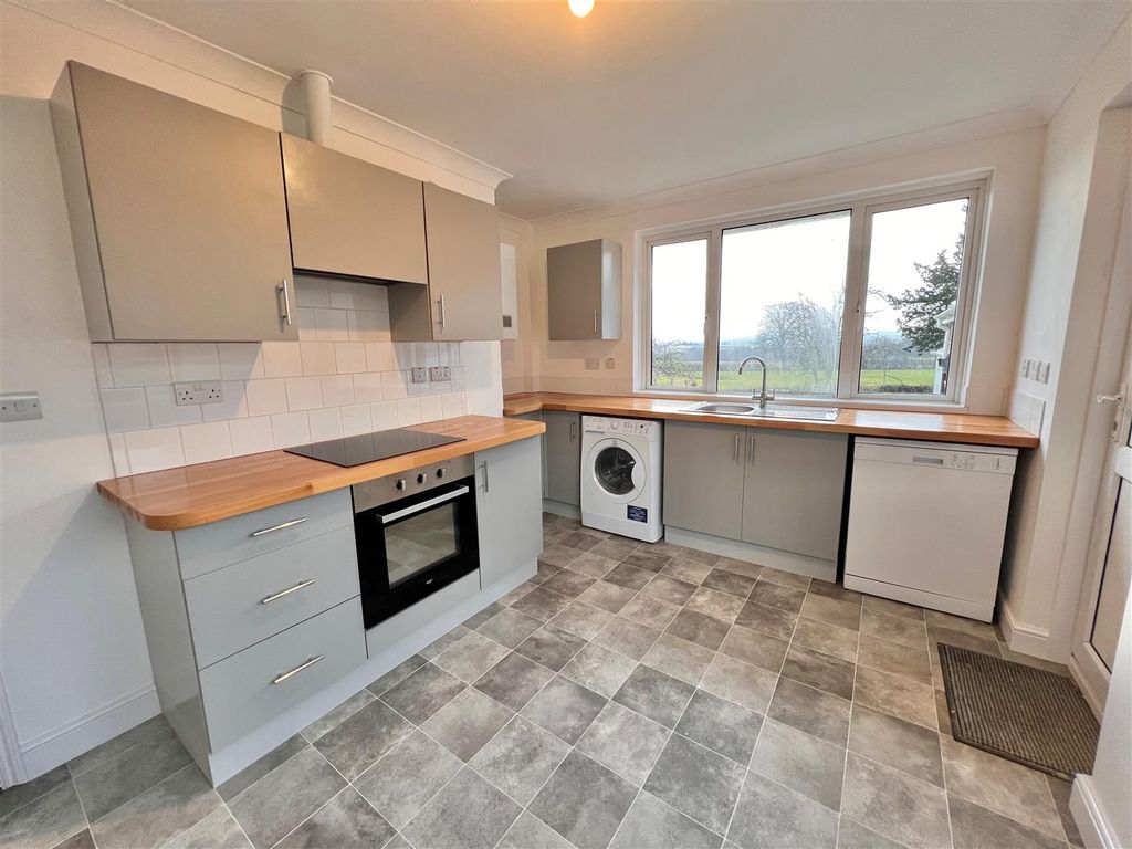 Property photo 2 of 12 Kitchen 2.Jpg