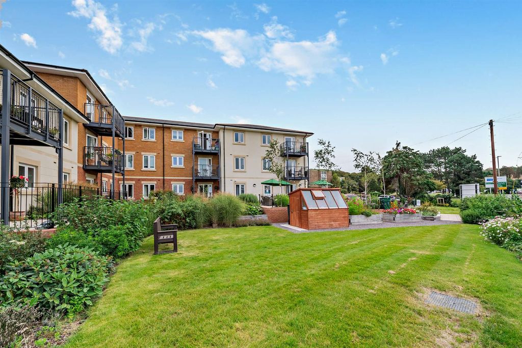 Property photo 1 of 26 Communal Gardens