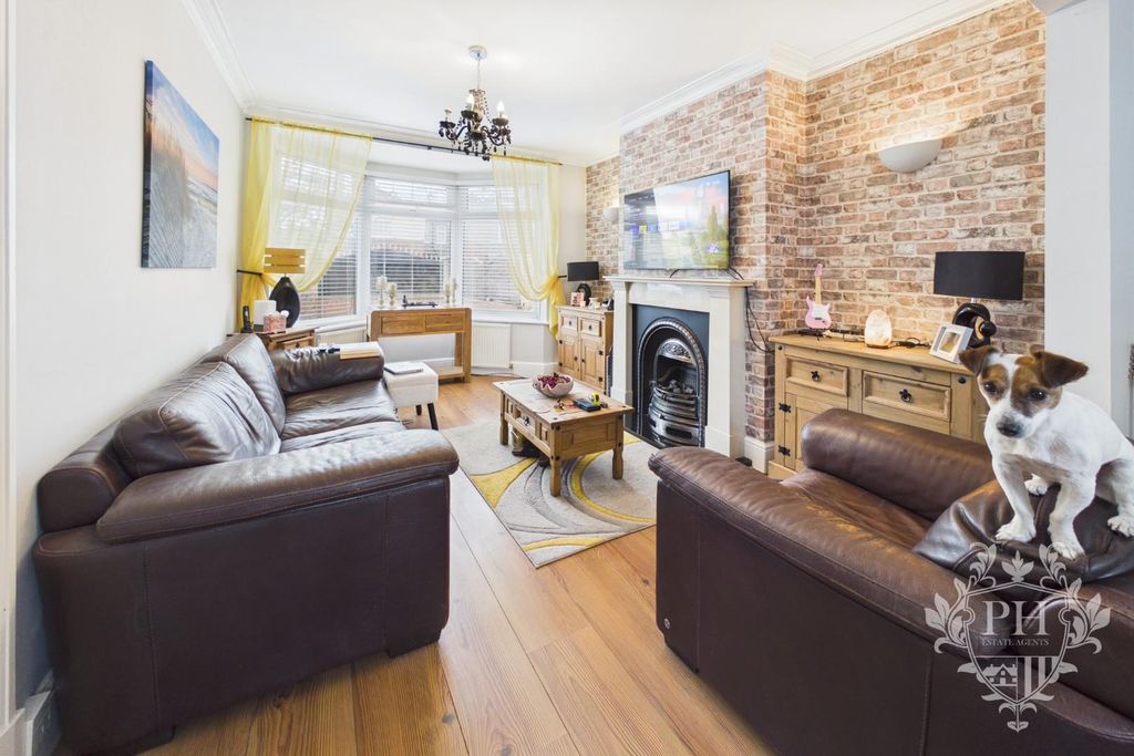 Property photo 2 of 13 327F10110Aa54Fc7Ab0671Dd0F74d6Eb_100_Cam01415G0-Pr