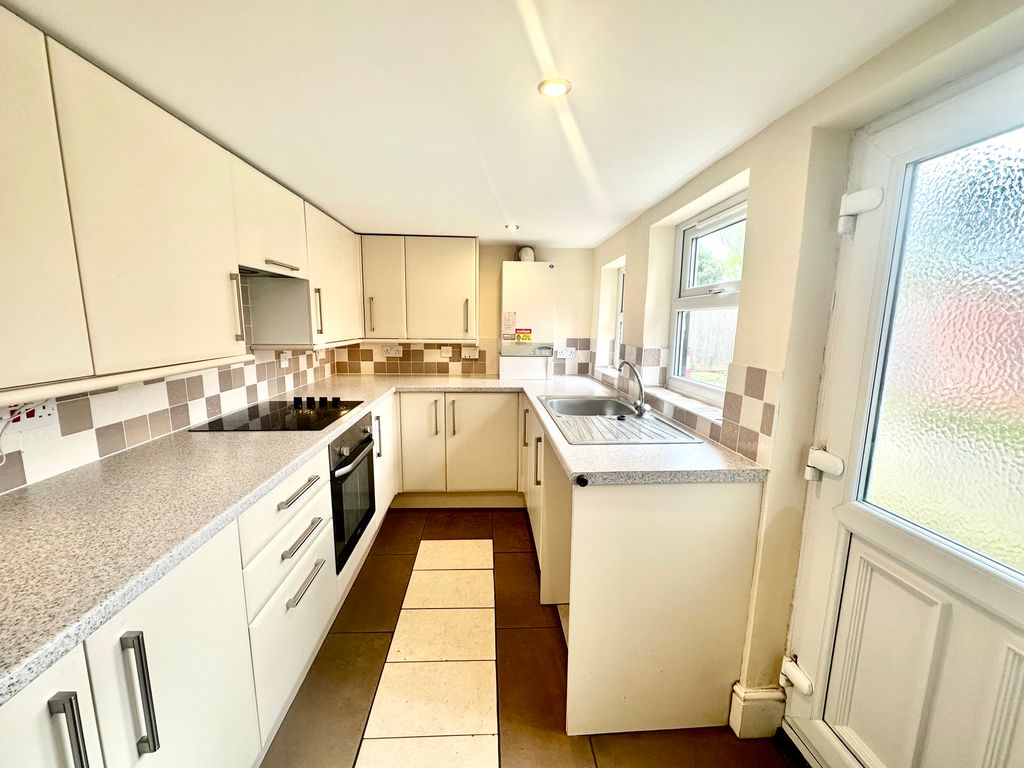 Property photo 2 of 9 Kitchen