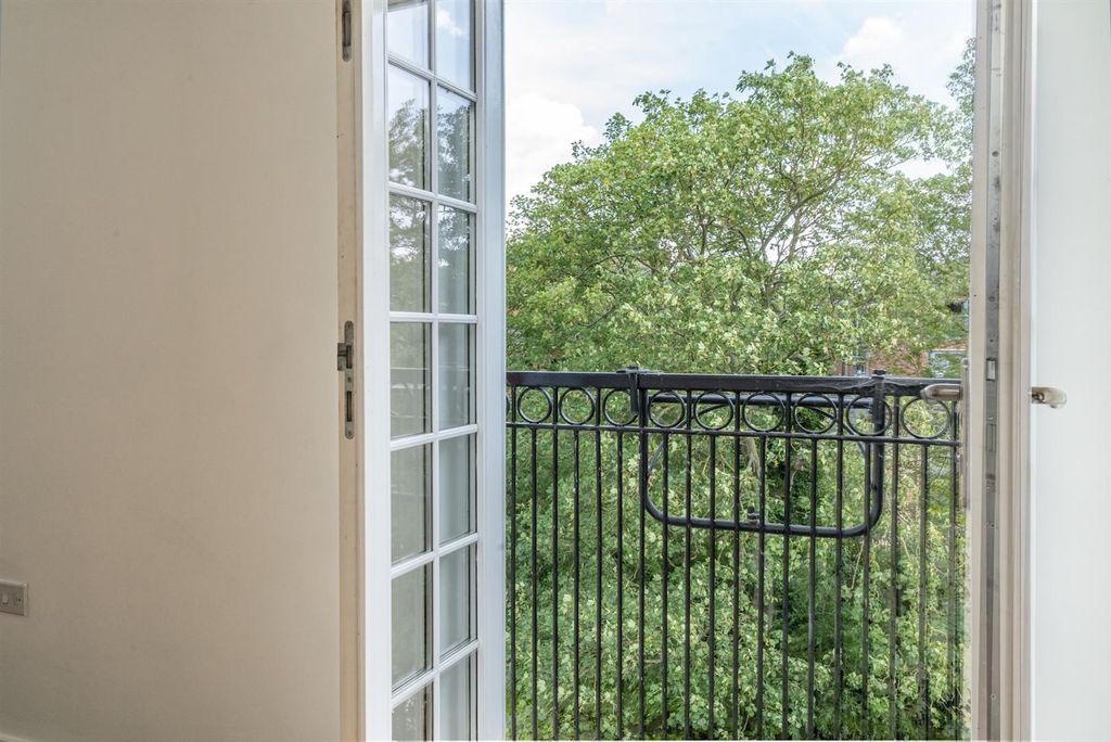 Property photo 2 of 11 Juliet Balcony