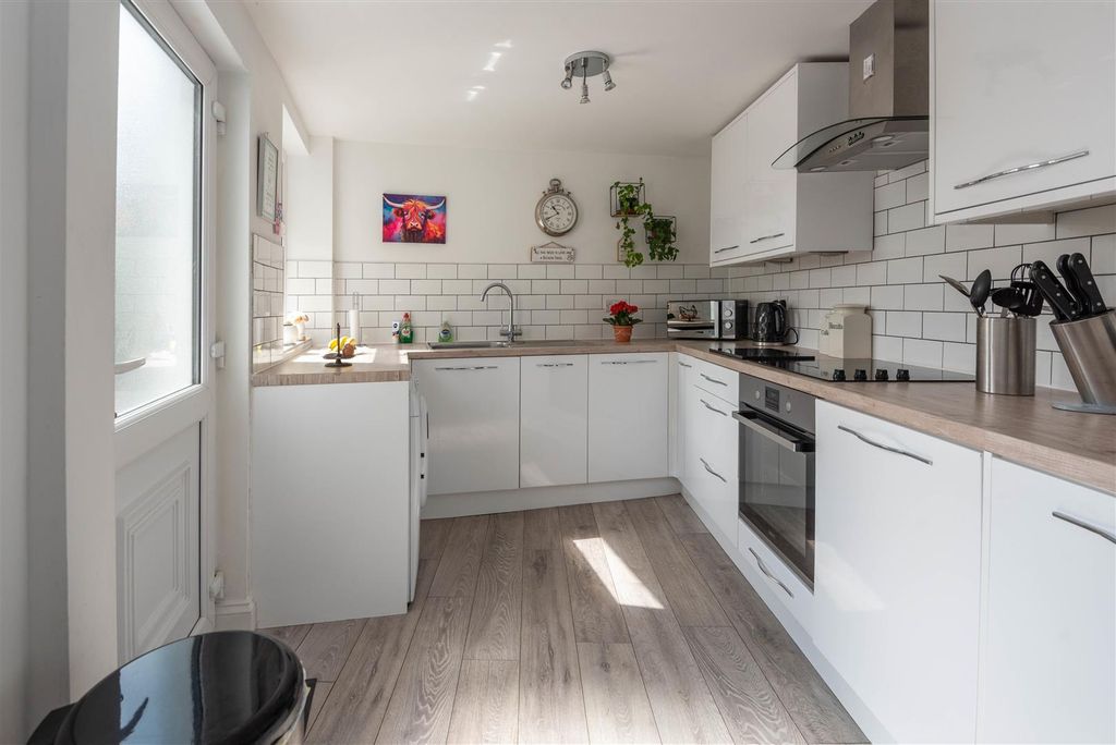 Property photo 3 of 15 Kitchen