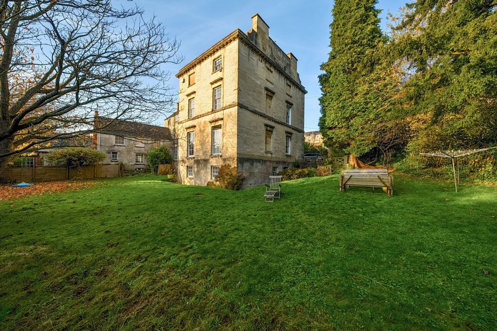 Property photo 3 of 32 Picture No. 25