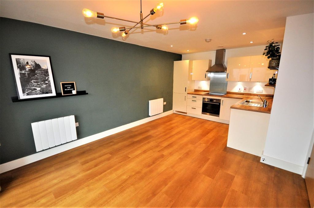 Property photo 2 of 17 Lounge/Kitchen