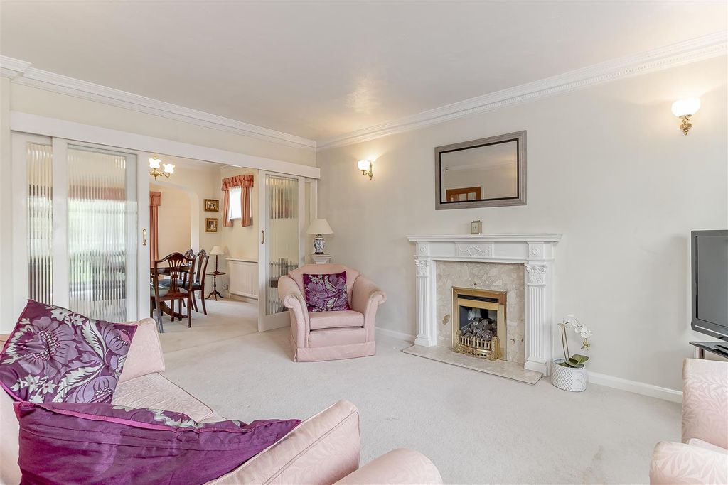 Property photo 3 of 25 Lounge - B.Jpg