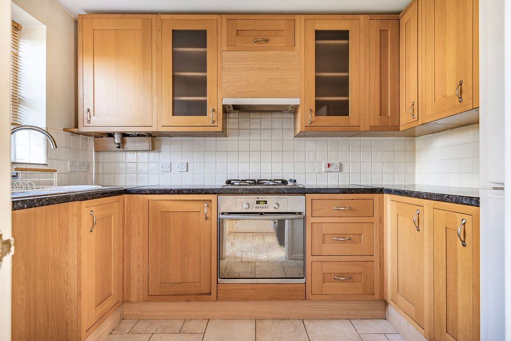 Property photo 2 of 7 Kitchen