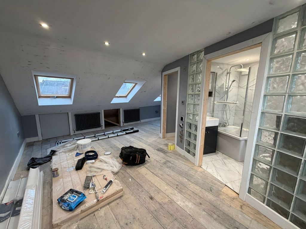 Property photo 2 of 14 Top Floor Room