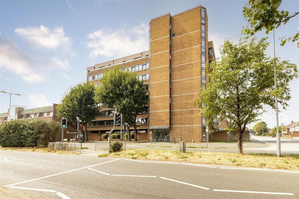 Property photo 1 of 9 U3LV3Bmqjektxro5Ikbwjw.Jpg