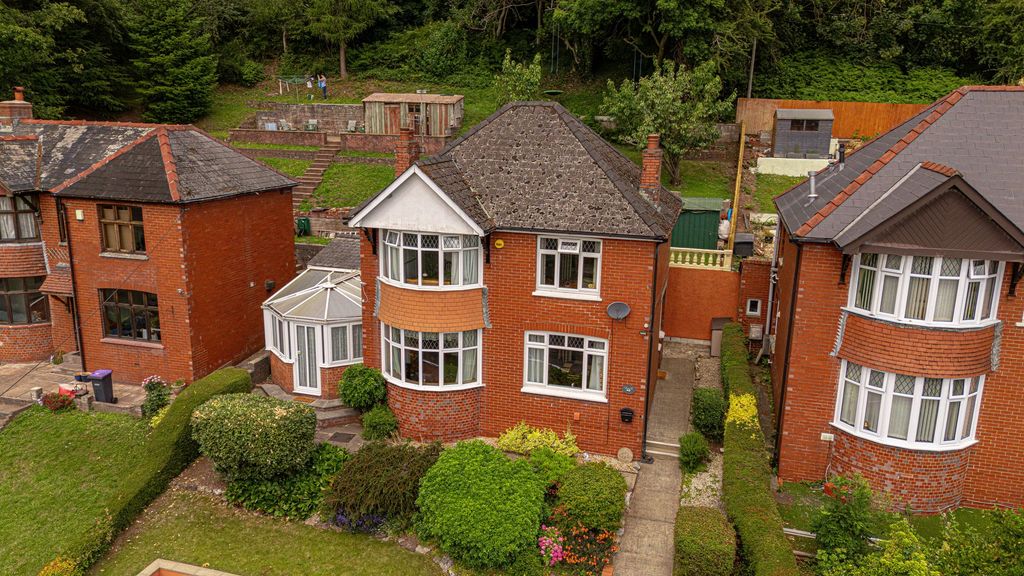 Property photo 1 of 43